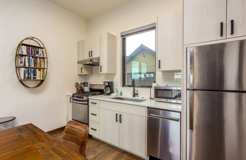 Powell Butte House | Luxurious 1 Bed 1 Bath, walk to the Ranch House!