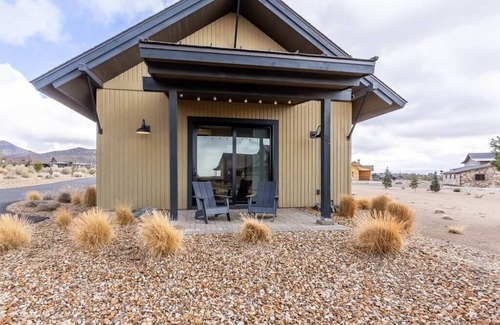 Powell Butte House | Luxurious 1 Bed 1 Bath, walk to the Ranch House!