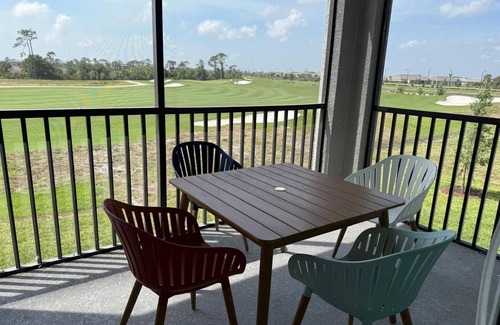 Venice Condo | Luxurious 2/bed, 2/bath condo in beautiful golf community