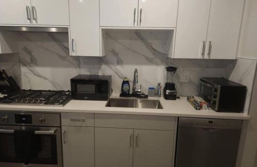 Marpole Apartment | Luxurious 2-Bed Condo - Ultimate Comfort Convenience for Corporate Stays
