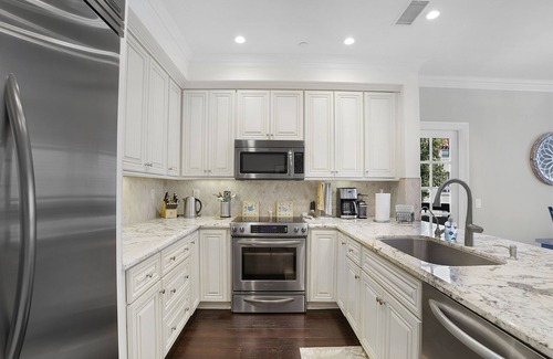 Mission Valley West Apartment | Luxurious 2 bedroom/2 full bath condo in Mission Valley West!t
