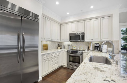 Mission Valley West Apartment | Luxurious 2 bedroom/2 full bath condo in Mission Valley West!t