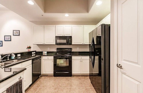 Cypress Lake Condo | Luxurious 2 bedroom, 2 bath with lanai in Palmetto Cove!