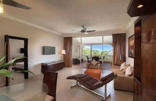 Los Brazos House | Luxurious 2 Bedroom Presidential Suite