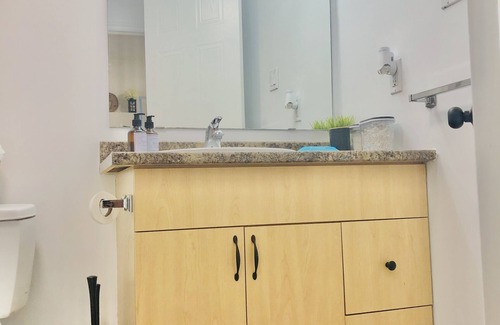 Russell Apartment | Luxurious 2bed 1 bath Executive Suite near Ottawa - sleeps 6