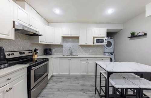 Surrey Newton Apartment | Luxurious 2BR Guest Suite in Surrey