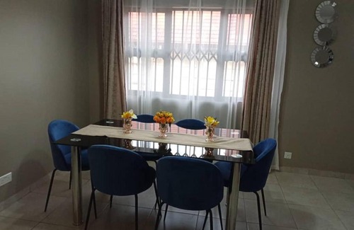 Harare Apartment | Luxurious 3 bed house modern open plan- borehole - 2046