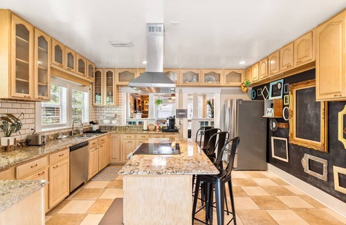 Tampa House | Luxurious 3 Bedroom, 2 Bathroom House in Center of Tampa