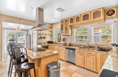 Tampa House | Luxurious 3 Bedroom, 2 Bathroom House in Center of Tampa