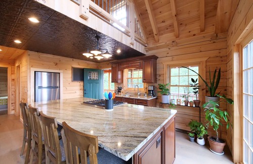 Town of Conesville Ski Chalet | Luxurious 3BR/2BA Chalet w/Panoramic Views Near Windham Mountain on 22+ Acres