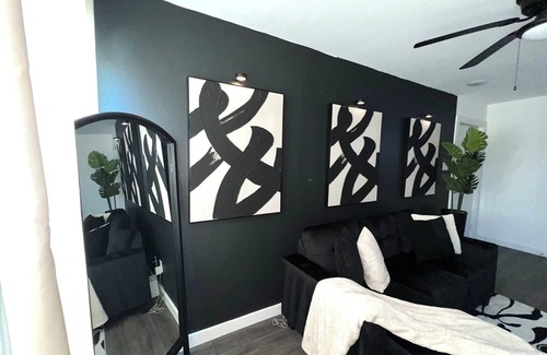 Northeast Houston House | Luxurious 4 bed 2 bath house near Downtown Houston