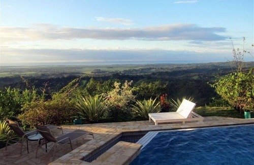 Manuel Antonio Villa | Luxurious 4 Bedroom Eco Friendly Mountain Estate with Gorgeous Ocean Views