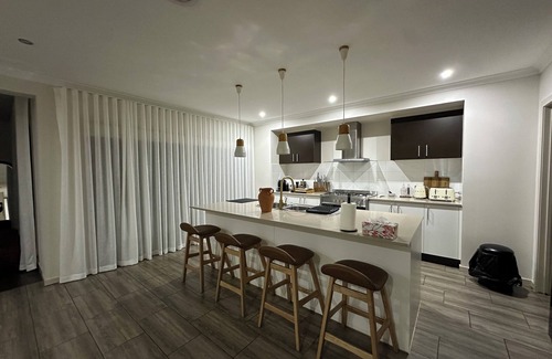 Truganina House | Luxurious 4 Bedroom Home in Prime Location
