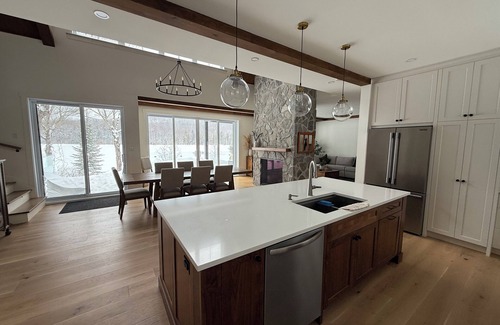 Orford Ski Chalet | Luxurious 4 Bedroom Lakehouse, Ski, Outdoor, Double sided Fireplace