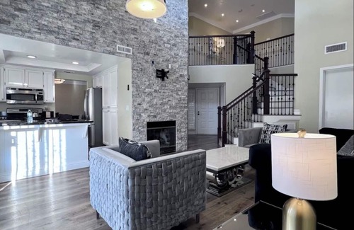 Pocket House | Luxurious 4-bedroom “Casa del Rio” house next to the Sacramento River