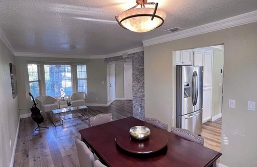 Pocket House | Luxurious 4-bedroom “Casa del Rio” house next to the Sacramento River