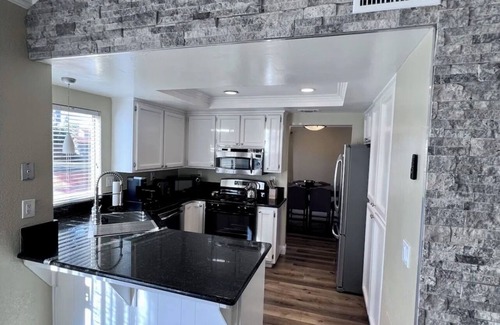 Pocket House | Luxurious 4-bedroom “Casa del Rio” house next to the Sacramento River