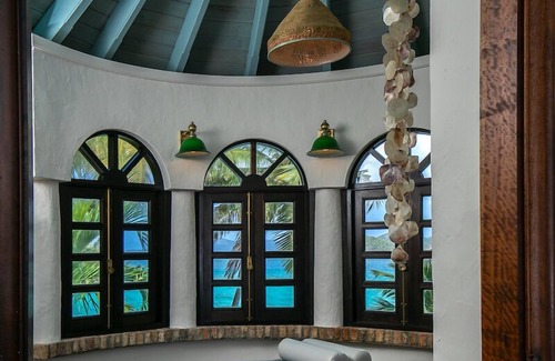 Maho Bay Quarter Villa | Luxurious 4 BR Beachfront Villa in Lower Peter Bay