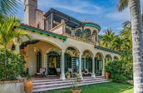 Maho Bay Quarter Villa | Luxurious 4 BR Beachfront Villa in Lower Peter Bay
