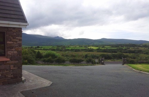 Cloghane Cottage | Luxurious 4 star dormer cottage in Cloghane Dingle Peninsula