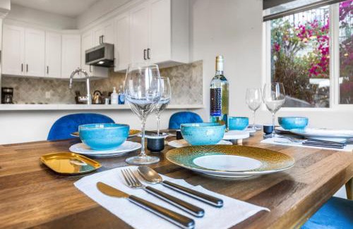 Los Feliz House | Luxurious 4BR in prime LA location with great view