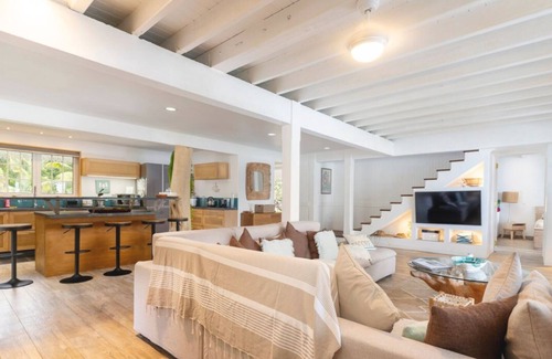 French Polynesia House | Luxurious 4BR Villa S