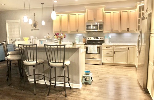 Southmont House | Luxurious 5 bed 3 1/2 bath lakefront home: private pier, 2 paddleboards, 2 kayak