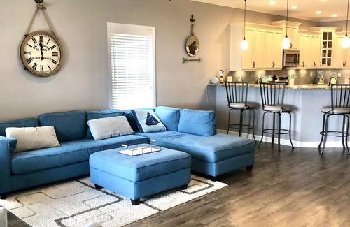 Southmont House | Luxurious 5 bed 3 1/2 bath lakefront home: private pier, 2 paddleboards, 2 kayak