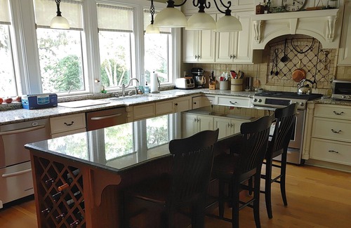 Emory House | LUXURIOUS 5 BEDROOM HOME WITH GOURMET KITCHEN