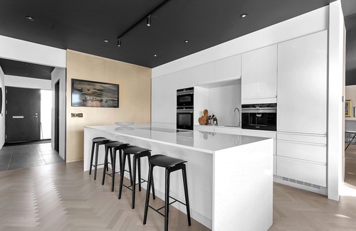 Garðabær House | Luxurious 6 bedroom townhouse with geothermal hot tub. 10min from downt. Reykjav