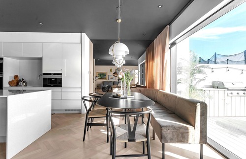 Garðabær House | Luxurious 6 bedroom townhouse with geothermal hot tub. 10min from downt. Reykjav