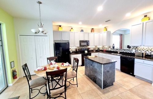 Watersong Villa | LUXURIOUS 6 BEDROOM VILLA, PRIVATE POOL, NEAR ALL CENTRAL FLORIDA ATTRACTIONS