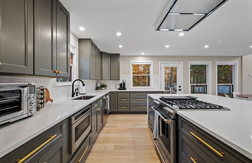 Tysons House | Luxurious 6BR Home ★ Heart of Tysons ★ Ideal for Families