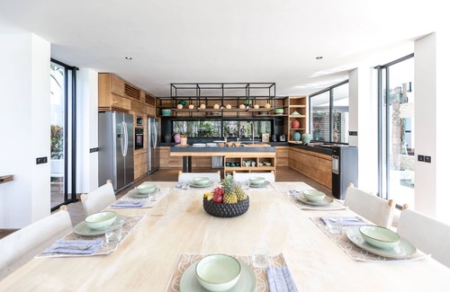 Abiansemal Villa | Luxurious 7-bedroom Designer Villa near Canggu