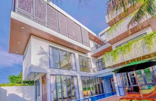 Ngu Hanh Son Villa | Luxurious 7-Bedroom Garden Villa with Sauna + Pool