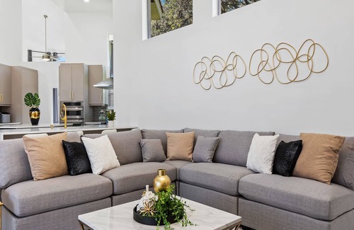 Parkland House | Luxurious 7-Bedroom Villa with Pool & Games