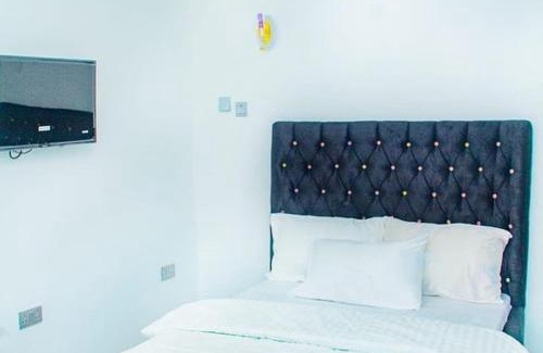 Alimosho Apartment | Luxurious & Affordable 3 Bedroom Shortlet Apartment
