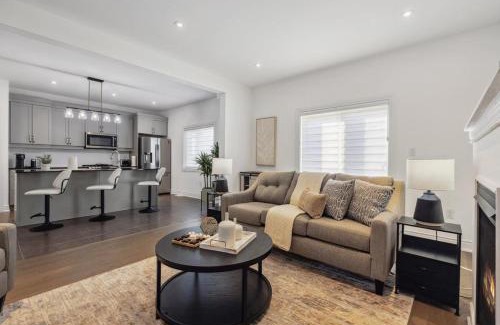 Innisfil Villa | Luxurious and Beautiful, Barrie