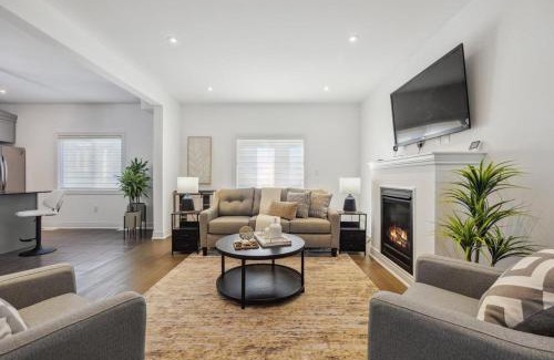 Innisfil Villa | Luxurious and Beautiful, Barrie