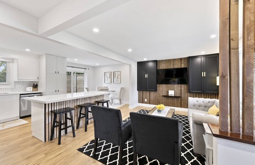 Amherstburg House | Luxurious and Cheerful House in Monopoly Subdivision