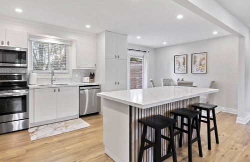 Amherstburg House | Luxurious and Cheerful House in Monopoly Subdivision