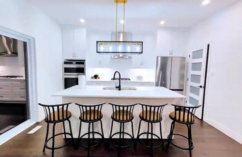 Ilderton House | Luxurious and Spacious Home