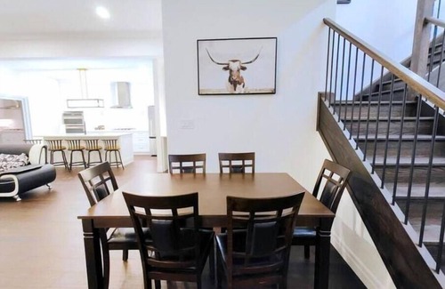 Ilderton House | Luxurious and Spacious Home