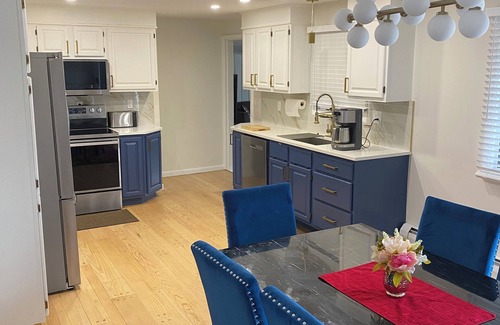 Hamden House | Luxurious and Spacious Family Home In Quiet and Pristine Area of Hamden