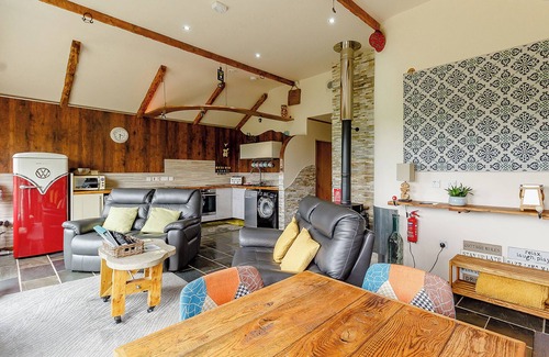 Durham Ski Chalet | Luxurious and stylish modern lodge with one master double and one twin.