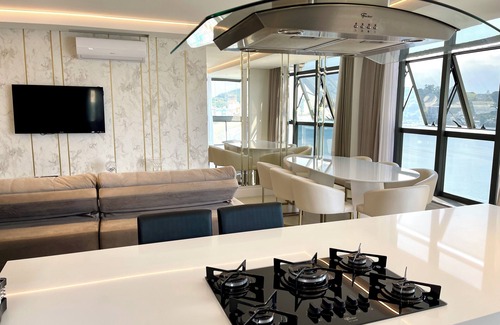 Centro Apartment | Luxurious Apartment with Sea Views and Itapema Beach Views