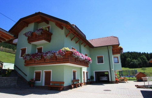 Liebenfels Apartment | Luxurious Apartment in Liebenfels with Swimming Pool