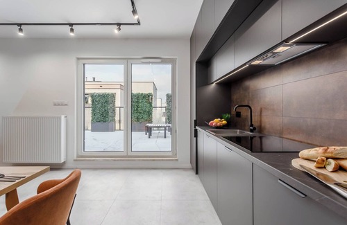 Targowek Apartment | Luxurious apartment with Jacuzzi Hideout Warsaw Terrace Free Parking & WIFI