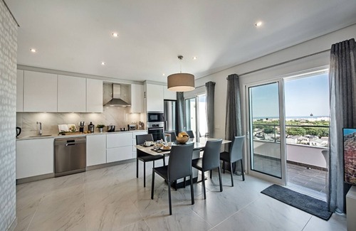 Conceicao e Cabanas de Tavira Apartment | Luxurious Apartment with Private Terrace & Jacuzzi