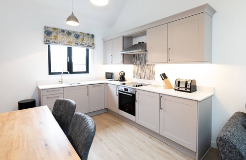 Little Stukeley Cottage | Luxurious barn with kitchen and private terrace